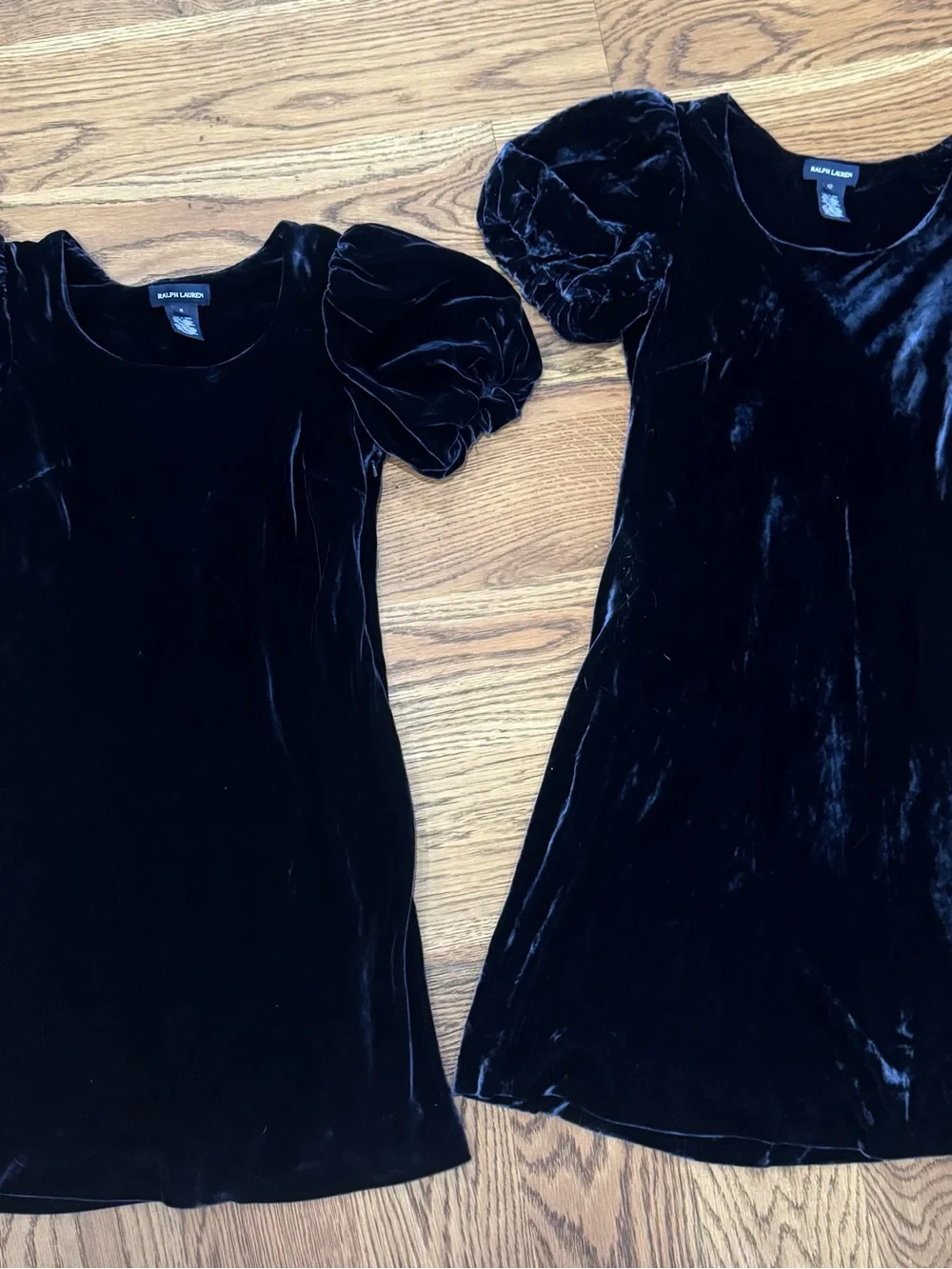 Ralph Lauren Kids Navy Velvet Puff-Sleeve Dress (I have an 8 and a 12) this is 8